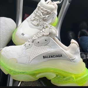 Women shoes size 6 Detroit base